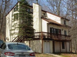 7032 Woodbridge Dr, Bushkill PA  18324-6960 exterior