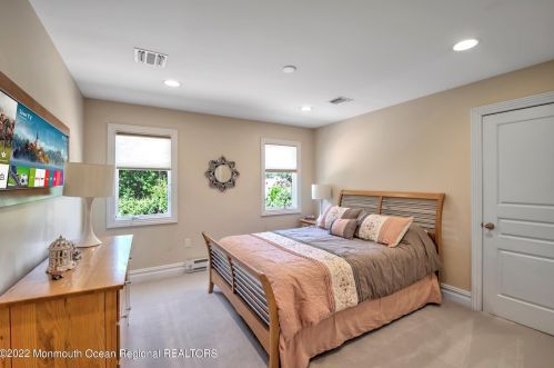 24 Dora Ln, Holmdel Village NJ  07733-1671 exterior