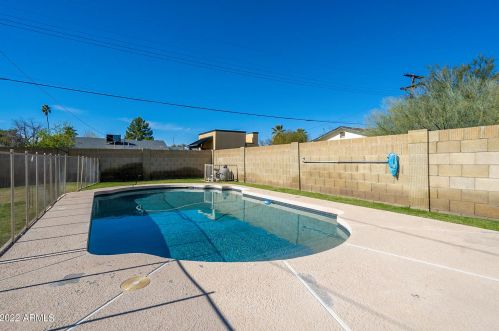 4220 16 Dr, Phoenix AZ  85015-1426 exterior