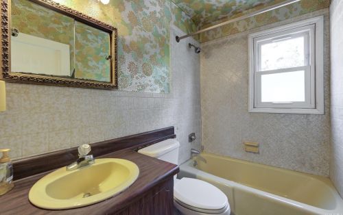 105 Renison Dr, Westbury NY  11590-1036 exterior