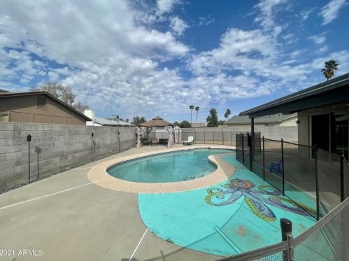 6138 Zoe Ella Way, Glendale AZ 85306-2932 exterior