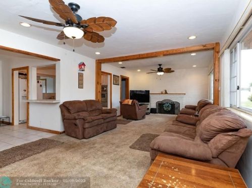 934 72nd St, Hialeah FL  33014-5226 exterior