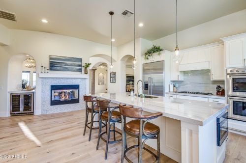 2428 Espartero Way, Phoenix, AZ 85086-5525