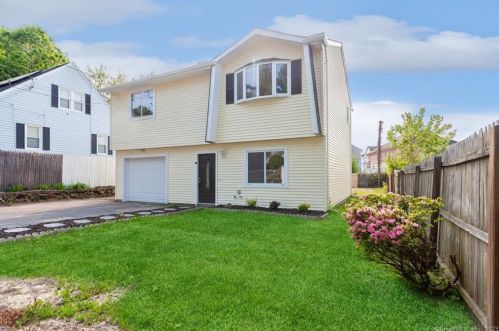 78 Toros Ave, Waterbury, CT 06704-2650