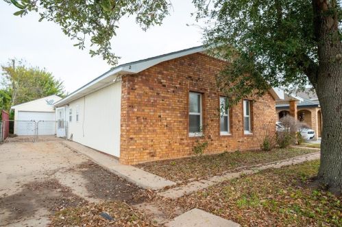 5716 Fraser Ave, Galveston, TX 77551-4348