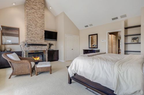 3637 Dove Holw Rd, Encinitas CA 92024-7248 exterior