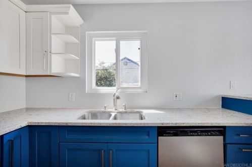 2045 Oliver Ave, San Diego CA 92109-5549 exterior