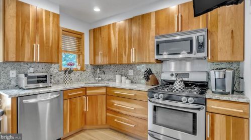 520 Fitzwater St, Philadelphia, PA 19147-3031