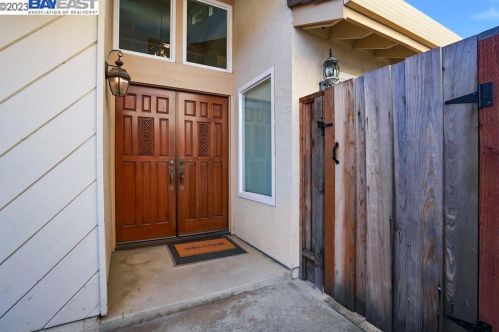 32824 Oakdale Ct, Union City CA  94587-5426 exterior