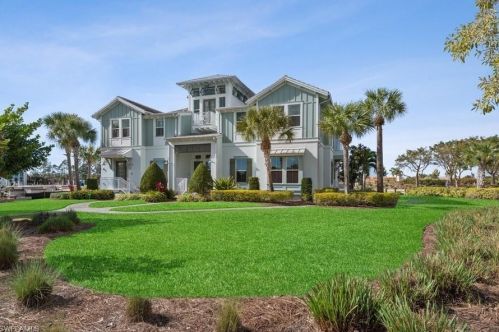 6589 Dominica Dr, Naples, FL 34113-8205