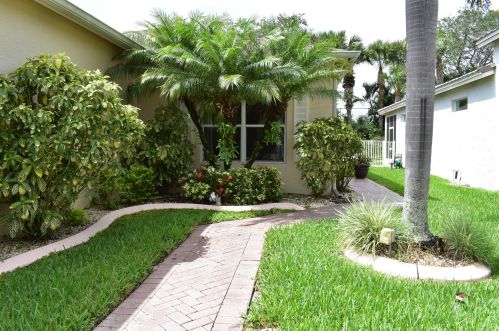 878 Rocky Bayou Ter, Fort Pierce, FL 34986-2068
