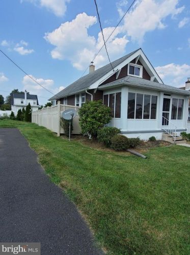 245 Warren St, Willow Grove PA  19090-2119 exterior