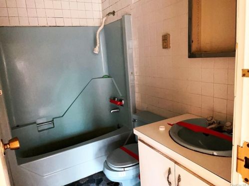 15 Chestnut Ridge Rd, Mahopac NY  10541-3320 exterior