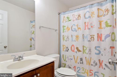 15739 John Diskin Cir, Woodbridge VA  22191-6551 exterior