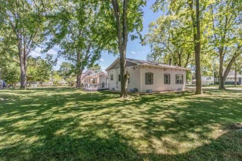 1205 Vanderbraak St, Green Bay, WI 54302-1631