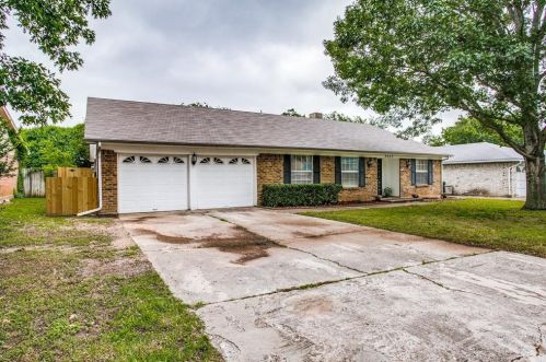 8237 Pearl St, Fort Worth, TX 76180-4732