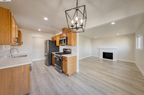 1652 Deems St, West Pittsburg, CA 94565-3923