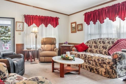 7 Dawn Dr, Belvidere NJ  07823-2844 exterior