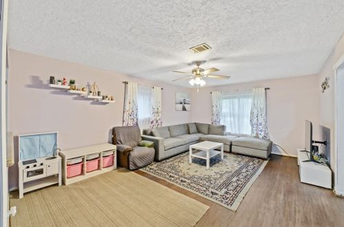 614 6th St, Morgans Point, TX 77571-4912