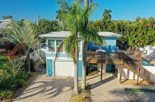 223 Pearl St, Fort Myers Beach, FL 33931-3238