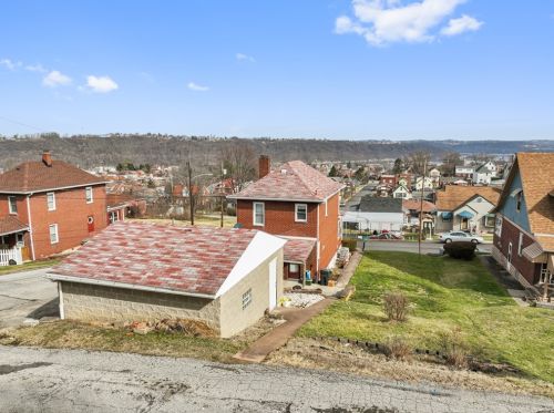 1000 Morton Ave, Mckeesport PA  15133-3930 exterior