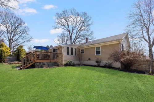 32 Rolling Acres Dr, Cumberland RI  02864-2614 exterior