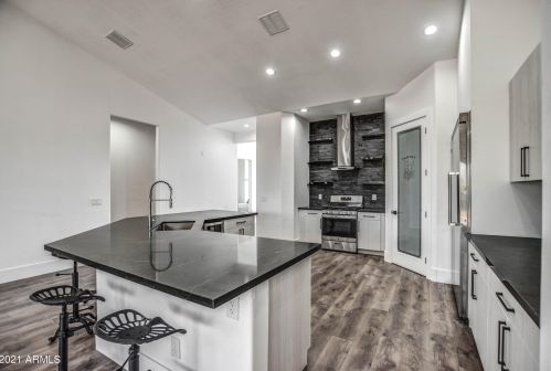 6434 12 St, Phoenix AZ 85086-4804 exterior