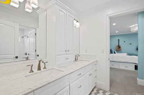 1921 Windward Ln, Newport Beach CA  92660-3816 exterior