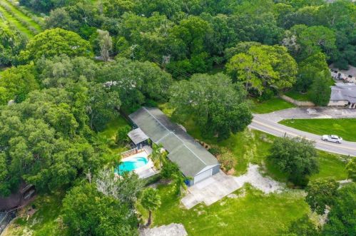 820 Crenshaw Lake Rd, Lutz FL  33548-8129 exterior