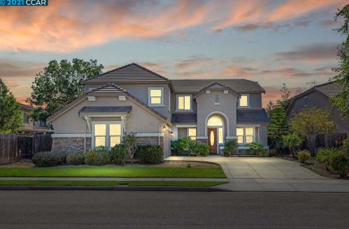 117 Picasso Dr, Oakley, CA 94561-1971