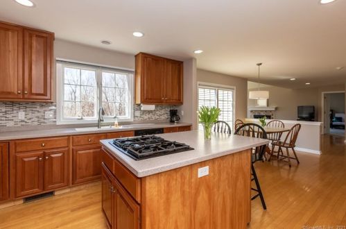 34 Mudry Farm Rd, Brookfield Center CT  06804-3542 exterior