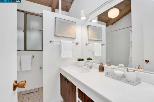 24 Tarabrook Dr, Orinda CA  94563-3121 exterior