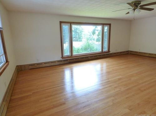 6 Ridgeland Cir, Wallingford CT  06492-2121 exterior