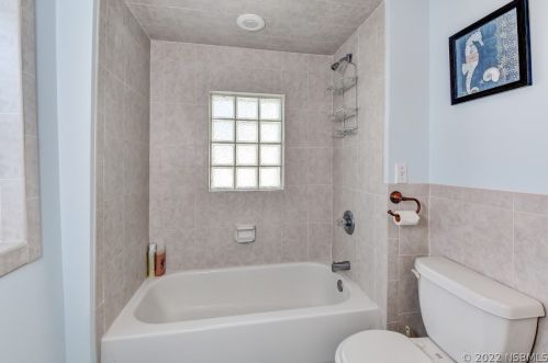 4241 Atlantic Ave, Daytona Beach FL 32127-7004 exterior