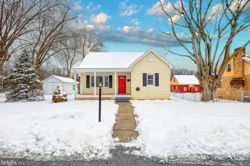 666 Eshelman St, Highspire, PA 17034-1612