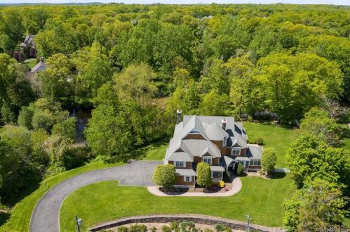 54 Buckout Rd, White Plains NY  10604-1503 exterior