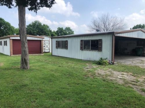 104 Pecan St, Saint Jo, TX 76265-2182