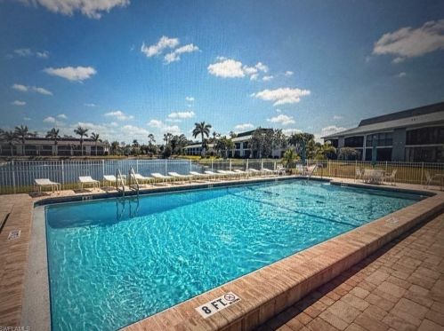5560 Rattlesnake Hammock Rd, Naples FL  34113-7479 exterior