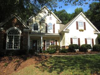 190 Browns Crossing Dr, Fayetteville, GA 30215-5669