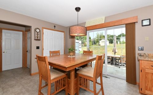 28842 Stone Ridge Ct, Waterford WI  53185-5609 exterior