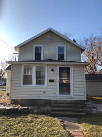 740 Westover St, Oconomowoc, WI 53066-3721