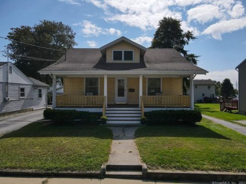 35 Forest St, Groton, CT 06340-4913