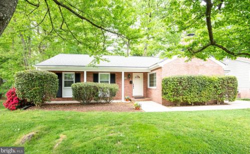 6152 Roxbury Ave, Springfield VA  22152-1624 exterior