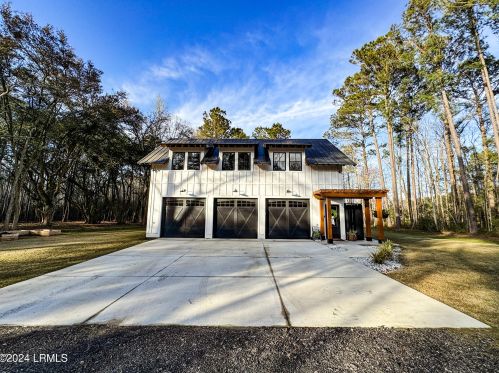 339 Bruce K Smalls Dr, Beaufort, SC 29906-7838