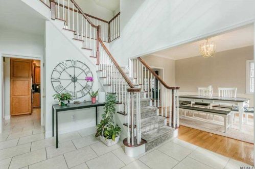 9 Sean Ln, Mount Sinai, NY 11766-1846