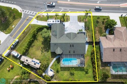 2399 Floresta Dr, Fort Pierce FL  34984-5218 exterior