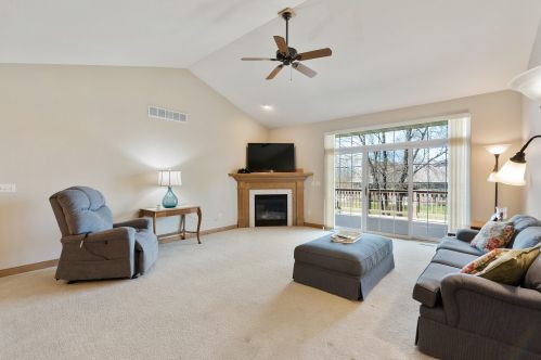 682 Sweet Briar Ct, Kewaskum, WI 53040-8800