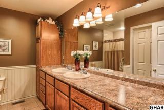 55 Ben Hogan Dr, Etters, PA 17319-9453
