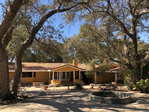 23508 Pine St, Santa Clarita, CA 91321-3105