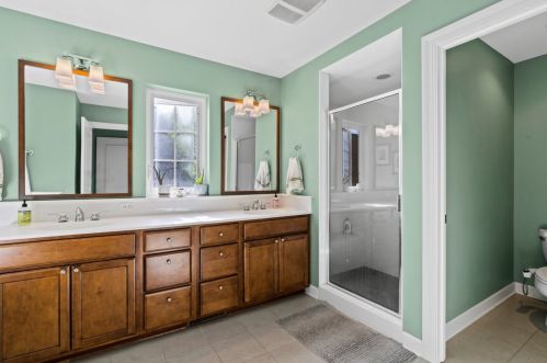 1465 Glen Oaks Ln, Thiensville WI  53092-2954 exterior